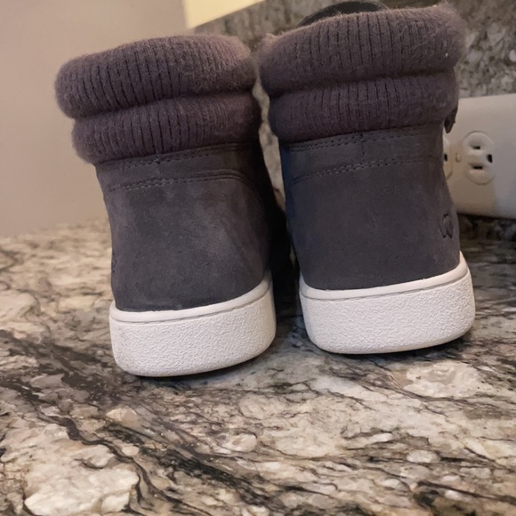 🤍🤎NEVER WORN UGG SNEAKERS🤎🤍 - Picture 4 of 5